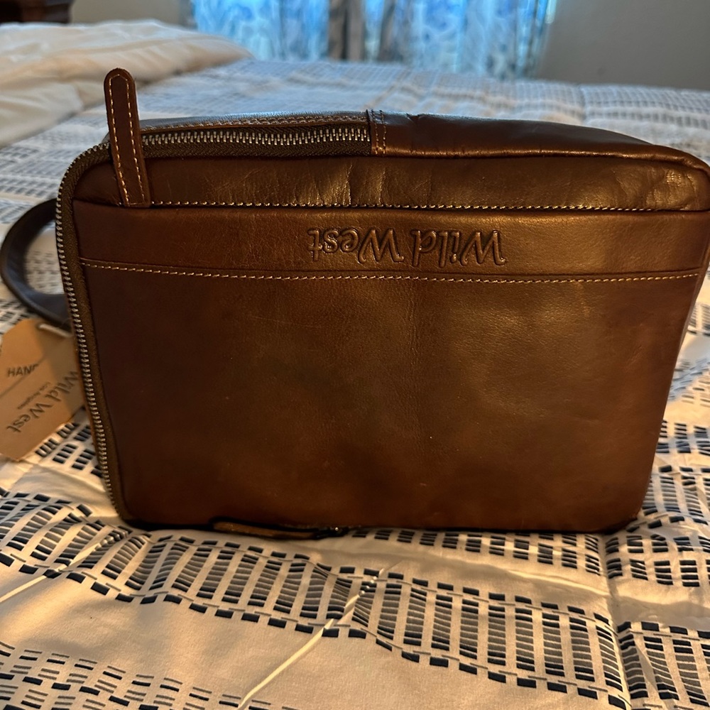 Men’s crossbody bag in chestnut